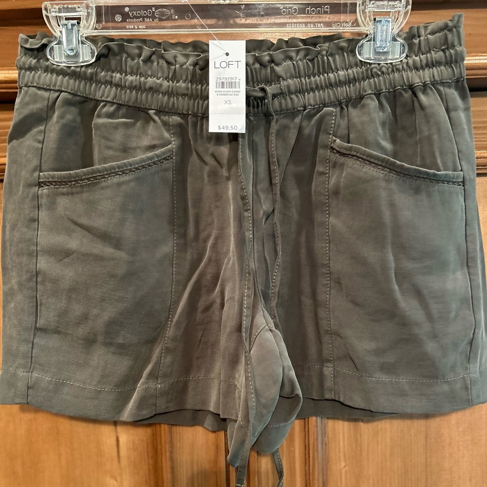NWT - Loft elastic waist shorts